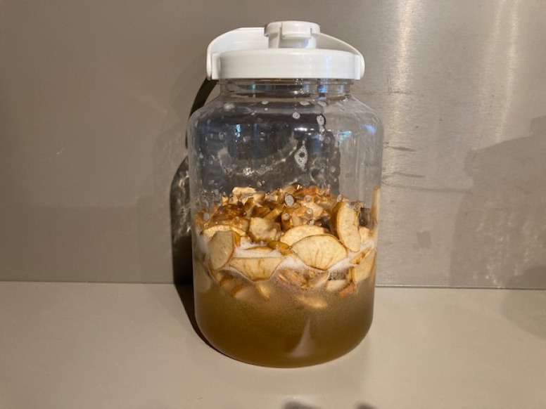 発酵が進むと混ぜるたびに泡が立つように